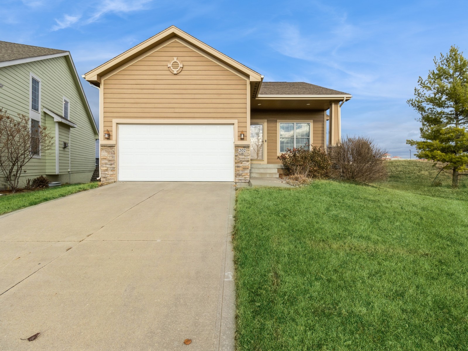 202 SW Carriage Drive, Ankeny, Iowa image 2