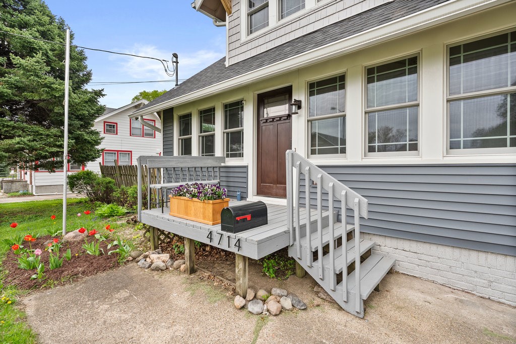 4714 Douglas Avenue, Des Moines, Iowa image 2