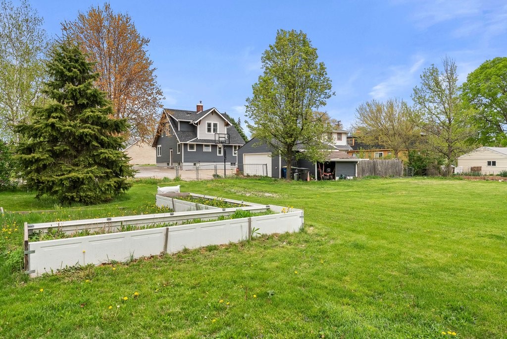 4714 Douglas Avenue, Des Moines, Iowa image 22