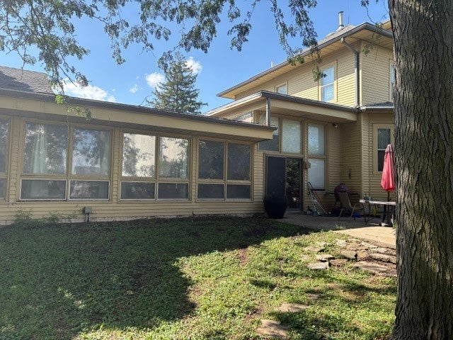 1402 Sycamore Street - Photo 2