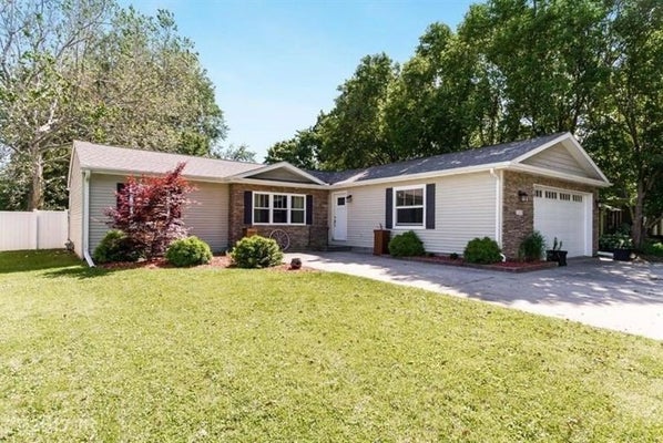 1245 NE 52ND AVE, DES MOINES, IA 50313 - Image eef4b1ac8a1e426fca12fc72d08d818f/3066116137