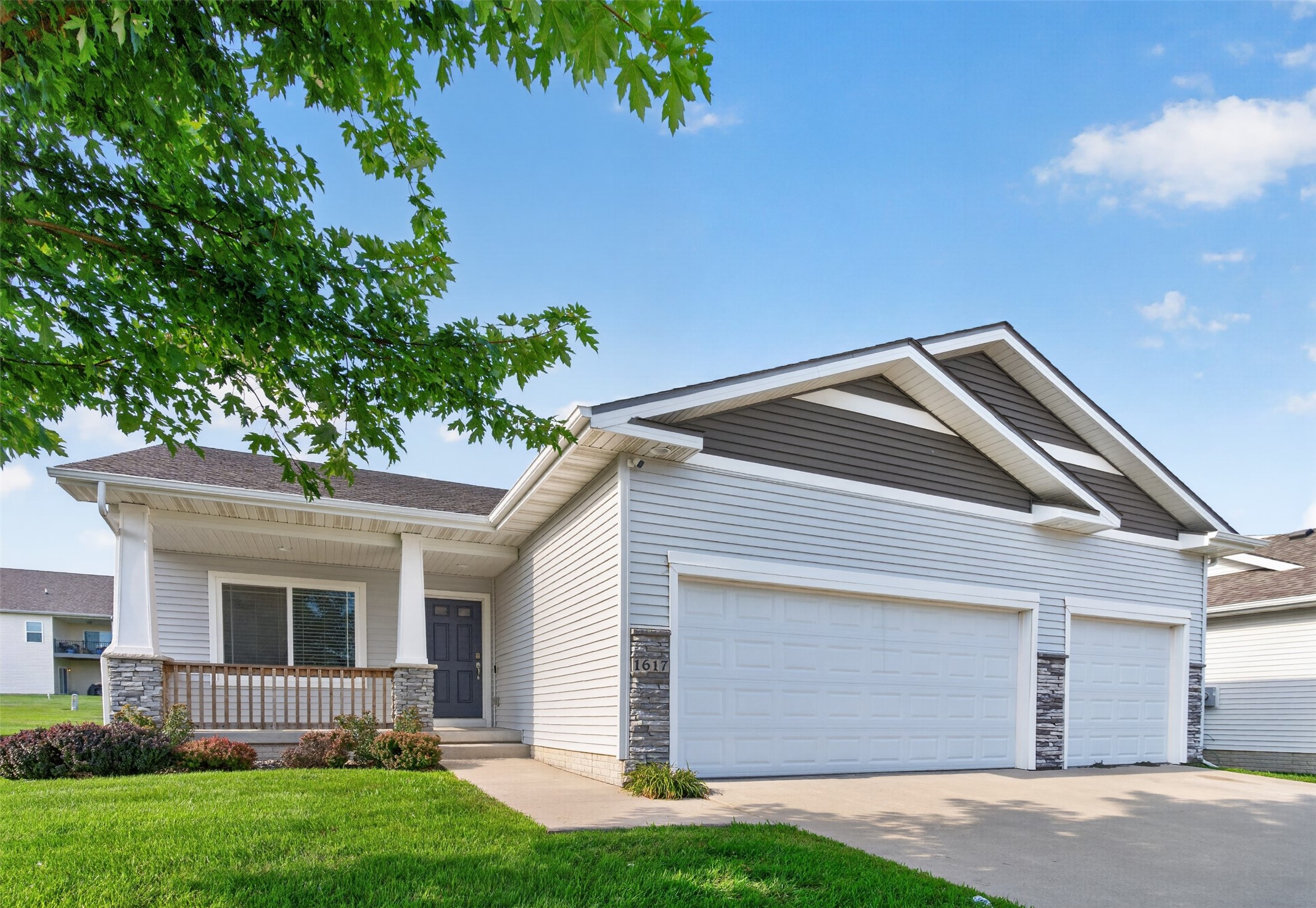 Photo 1 of 27 — 1617 12th Street SE, Altoona, IA 50009