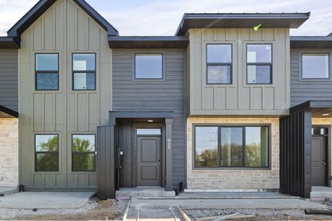 Condo For Sale - 925 Percheron Lane<br/> Warren County, Norwalk, IA 50211