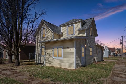 Homes For Sale - 204 E Jackson Street<br/> Marion County, Pleasantville, IA 50225