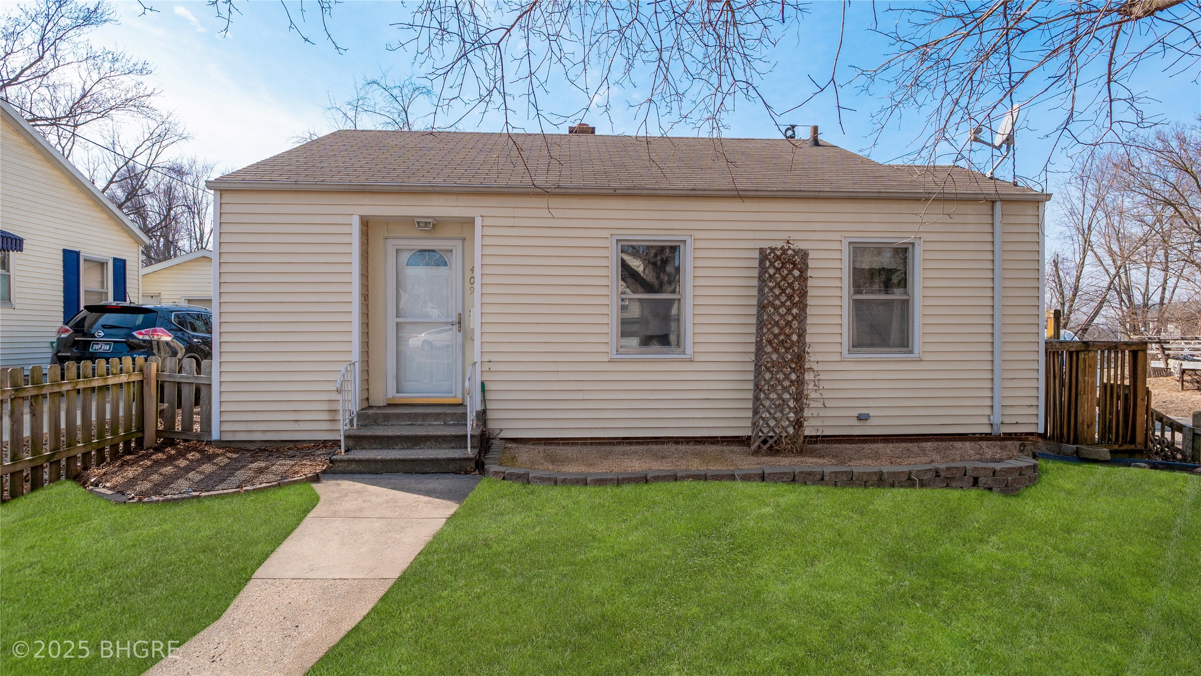 409 W 10th Street, Newton, Iowa image 2