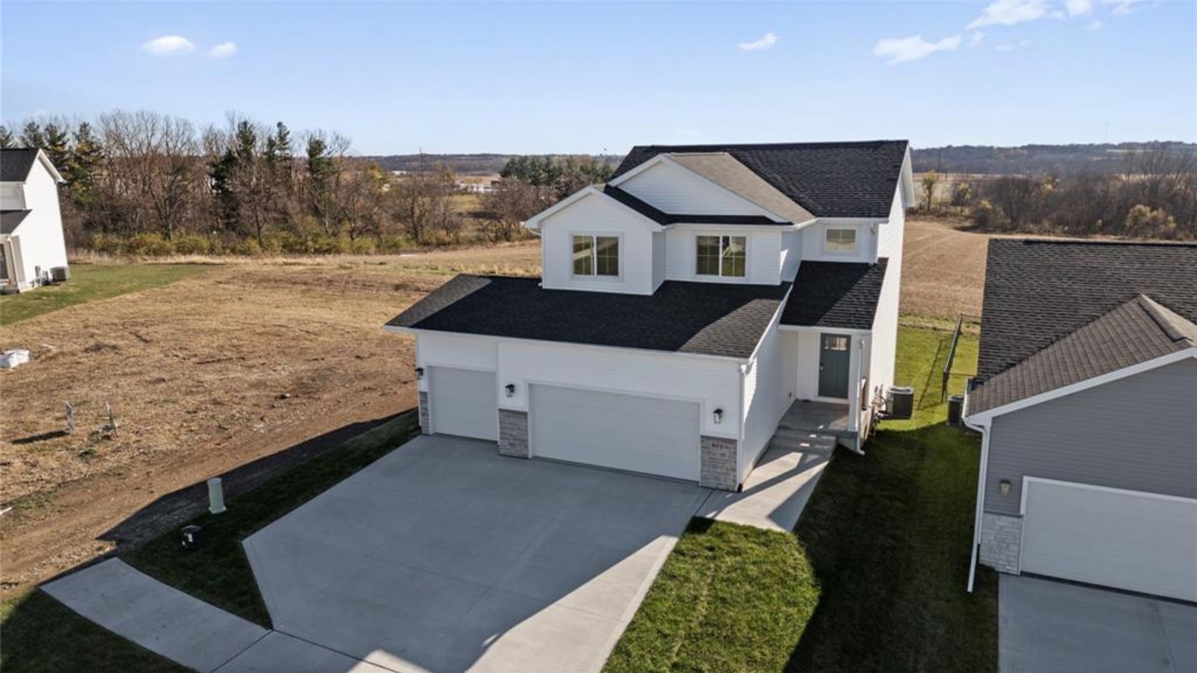 700 W Walnut Place
