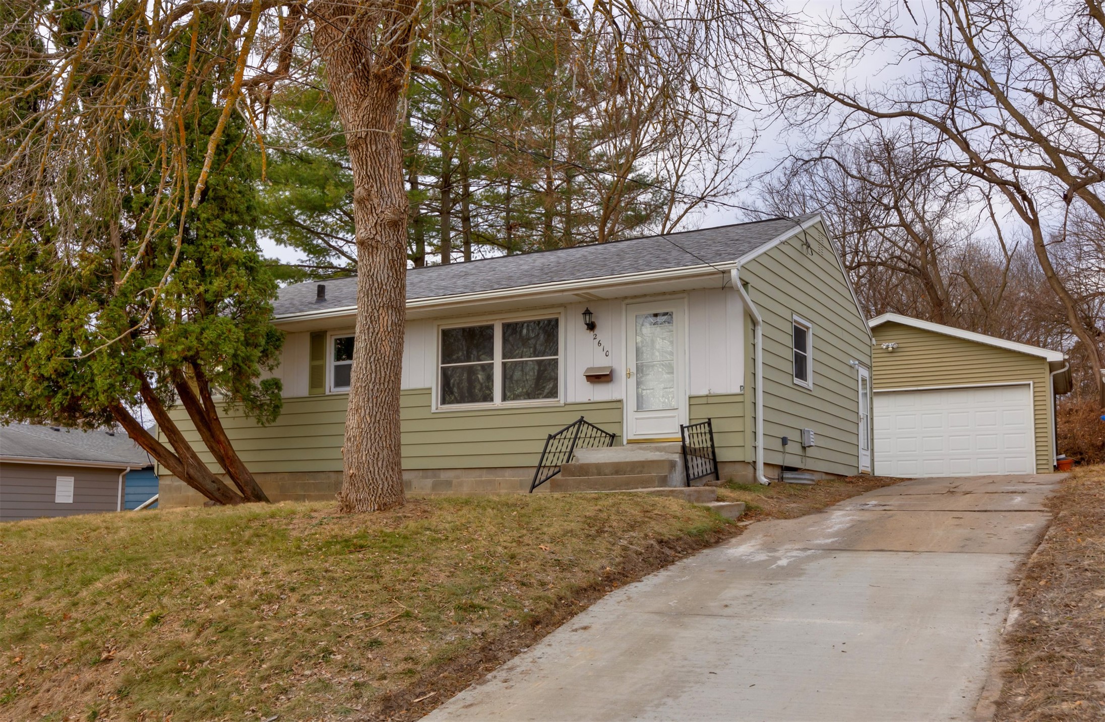 1216 S 92nd Street, West Des Moines, Iowa image 1