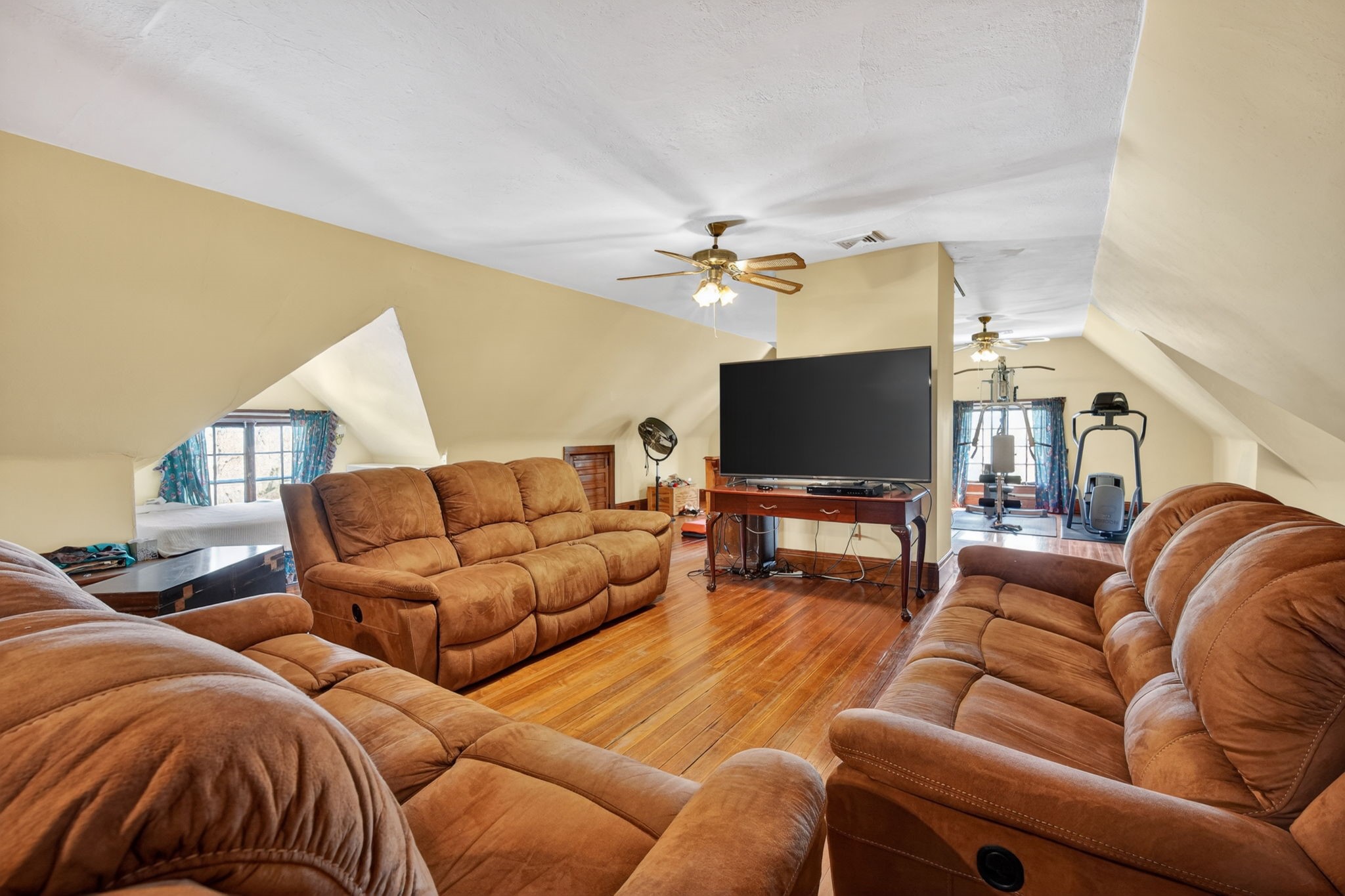 Des Moines, Iowa, 50312, United States, 5 Bedrooms Bedrooms, ,3 BathroomsBathrooms,Residential,Pending,2052137