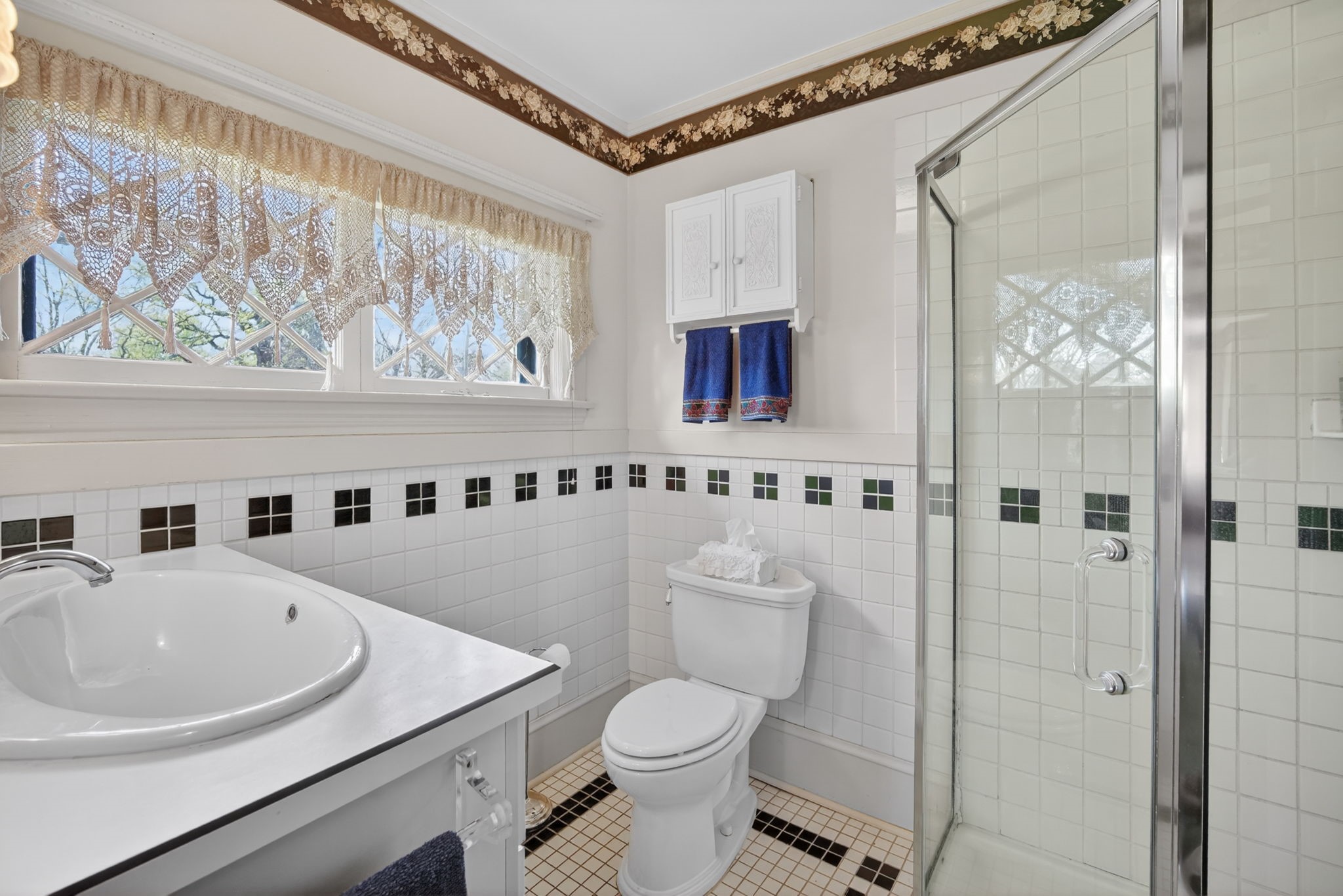 Des Moines, Iowa, 50312, United States, 5 Bedrooms Bedrooms, ,3 BathroomsBathrooms,Residential,Pending,2052137