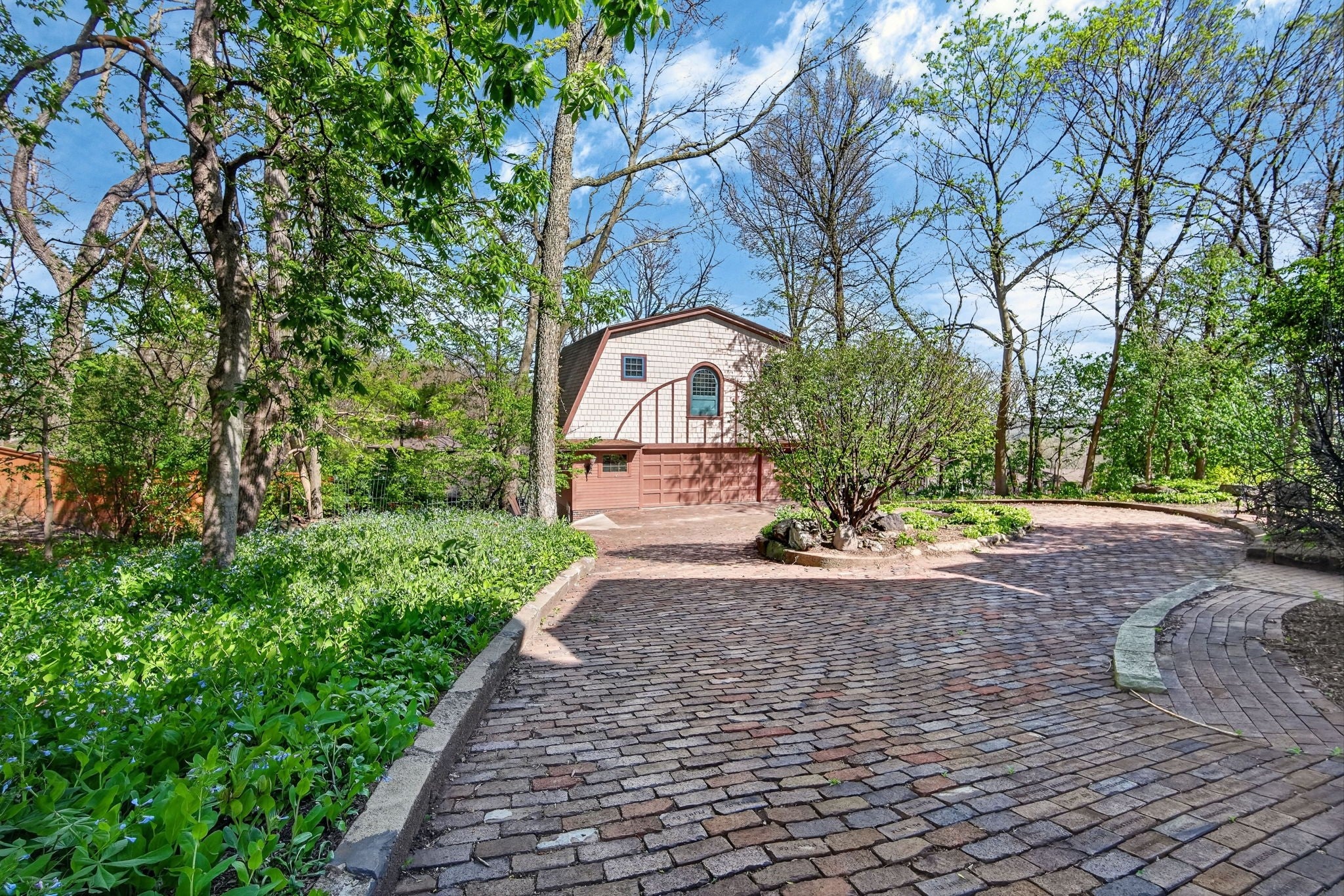 Des Moines, Iowa, 50312, United States, 5 Bedrooms Bedrooms, ,3 BathroomsBathrooms,Residential,Pending,2052137