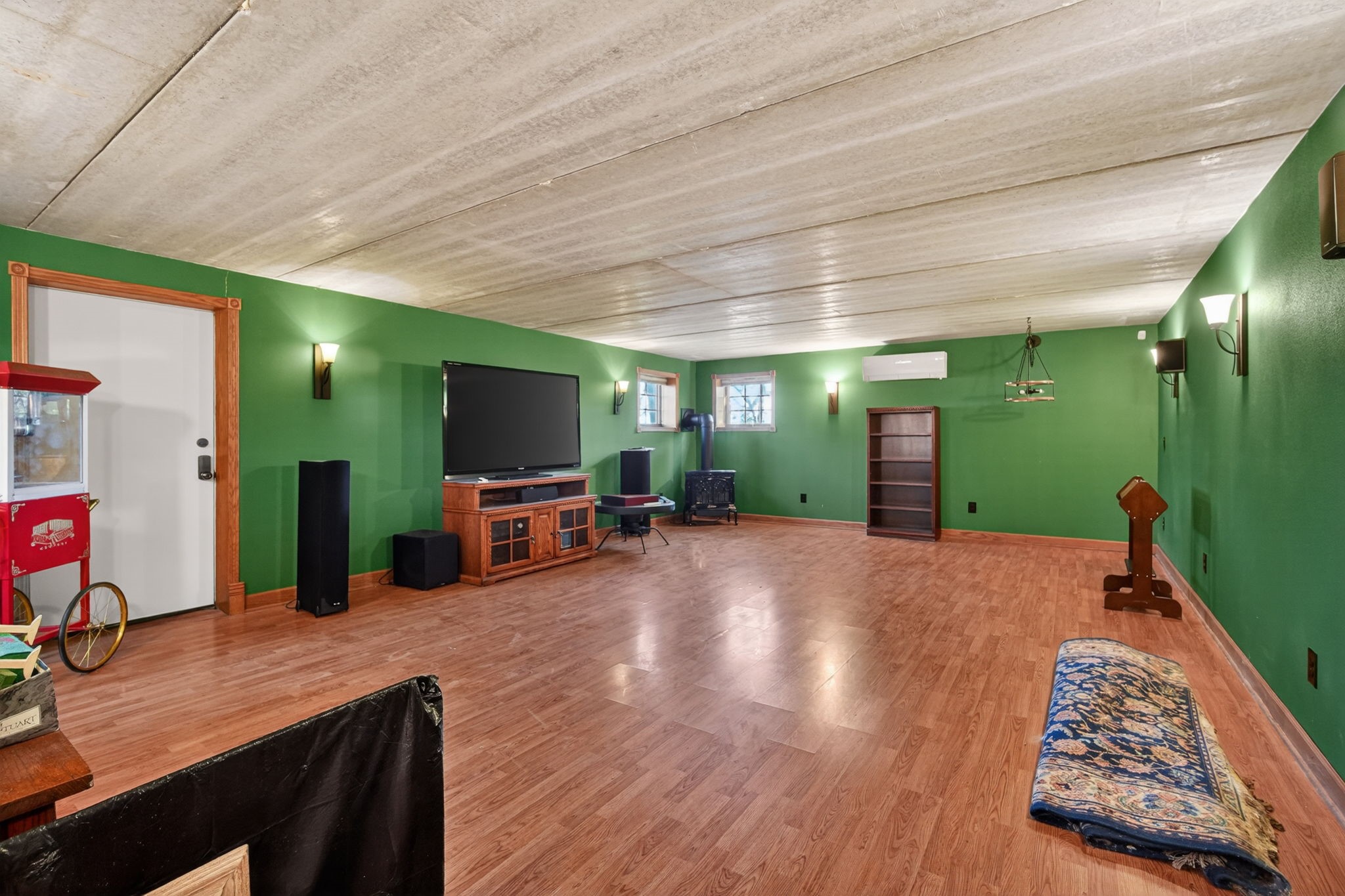 Des Moines, Iowa, 50312, United States, 5 Bedrooms Bedrooms, ,3 BathroomsBathrooms,Residential,Pending,2052137