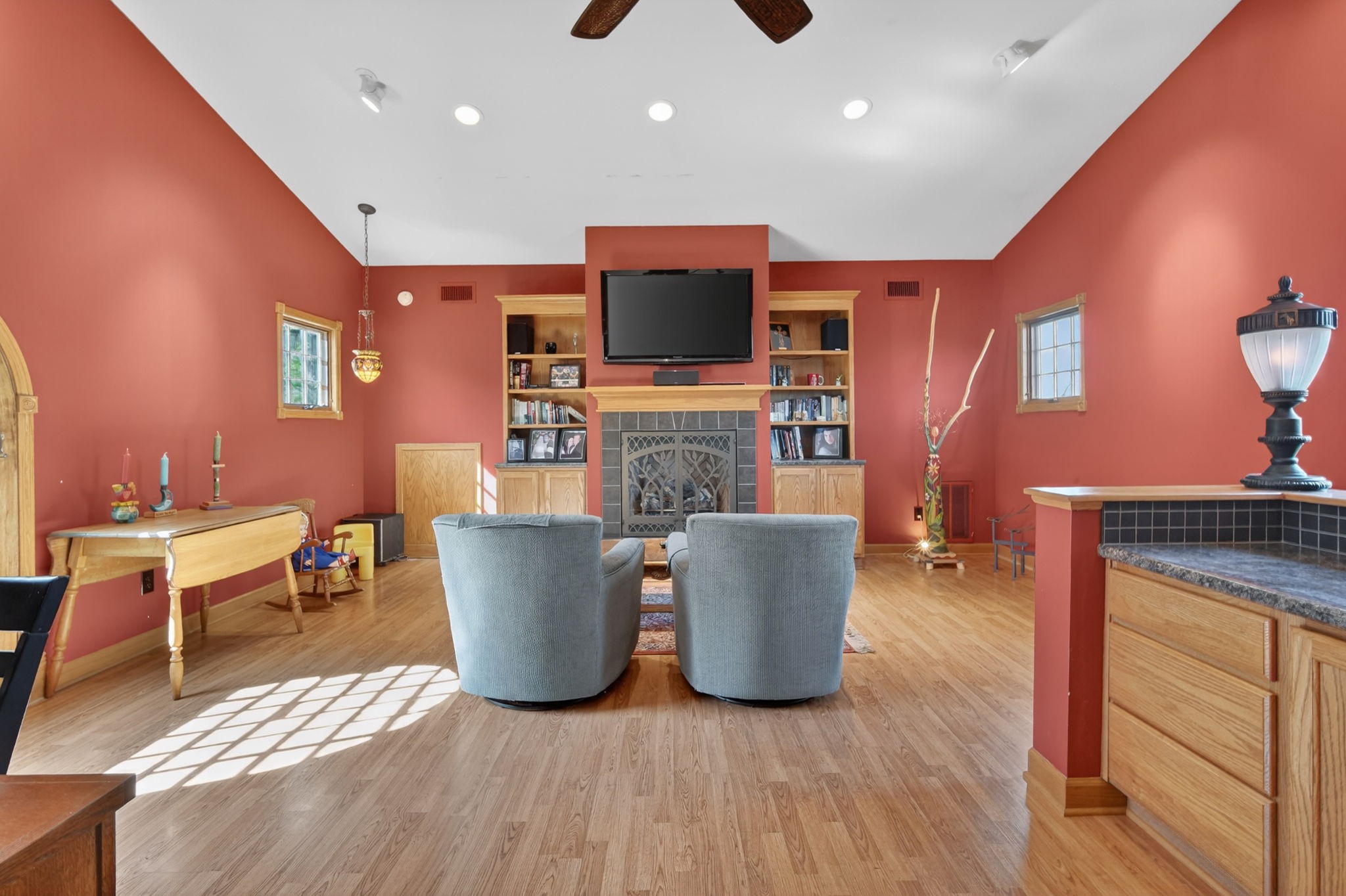 Des Moines, Iowa, 50312, United States, 5 Bedrooms Bedrooms, ,3 BathroomsBathrooms,Residential,Pending,2052137