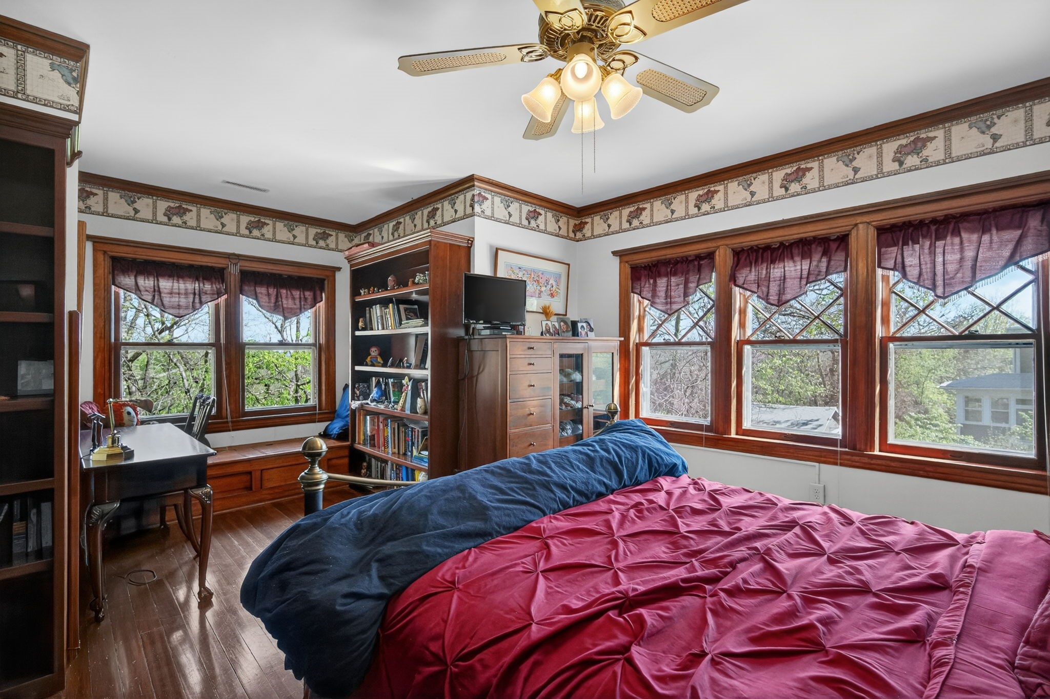 Des Moines, Iowa, 50312, United States, 5 Bedrooms Bedrooms, ,3 BathroomsBathrooms,Residential,Pending,2052137