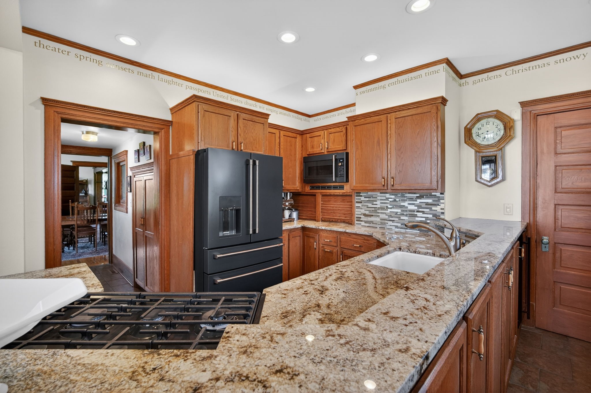 Des Moines, Iowa, 50312, United States, 5 Bedrooms Bedrooms, ,3 BathroomsBathrooms,Residential,Pending,2052137