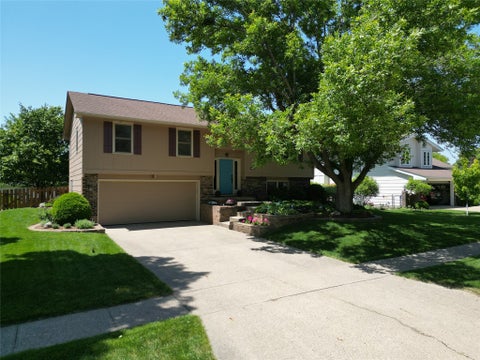 Homes For Sale - 4520 78th Street<br/> Polk County, Urbandale, IA 50322