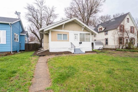 Homes For Sale - 1119 Euclid Avenue<br/> Des Moines, IA 50313