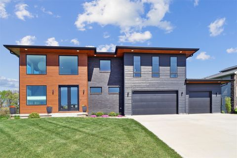 989 65th Street West Des Moines IA 50266