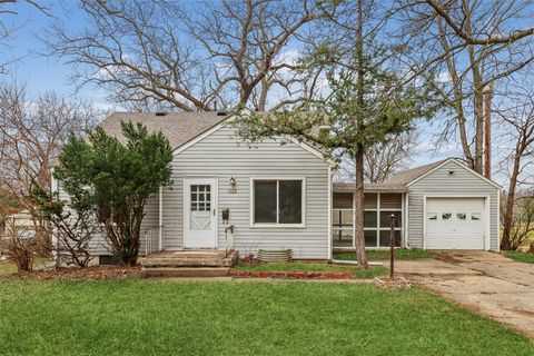 Homes For Sale - 1122 59th Street<br/> Des Moines, IA 50311