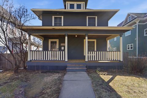 Homes For Sale - 1121 26th Street<br/> Des Moines, IA 50311