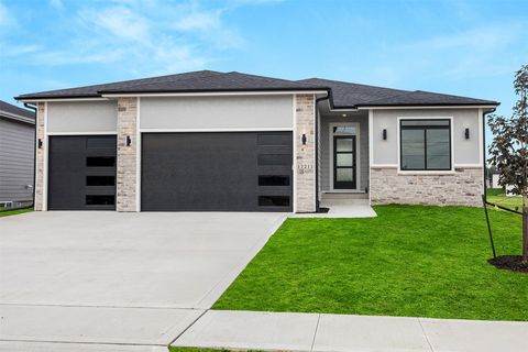 17211 Northview Drive Urbandale IA 50323