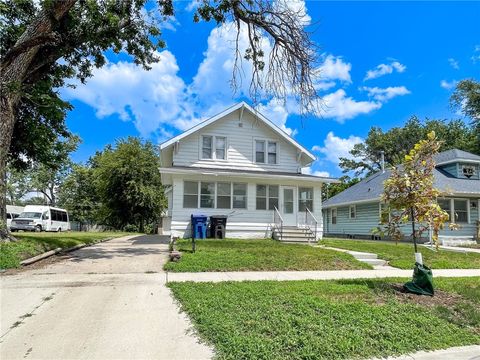 Single Family Residence in Des Moines IA 2428 Walnut Street.jpg