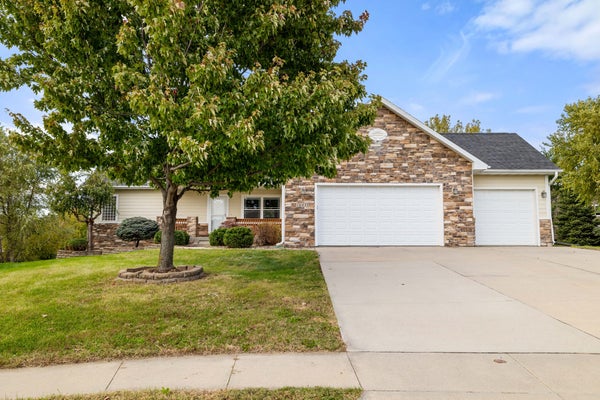 10435 STONECREST DR, JOHNSTON, IA 50131 - Image f0d681ea0bca0fa95208ebda20808292/40818223
