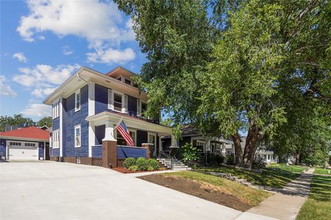 905 E First Street Pella IA 50219