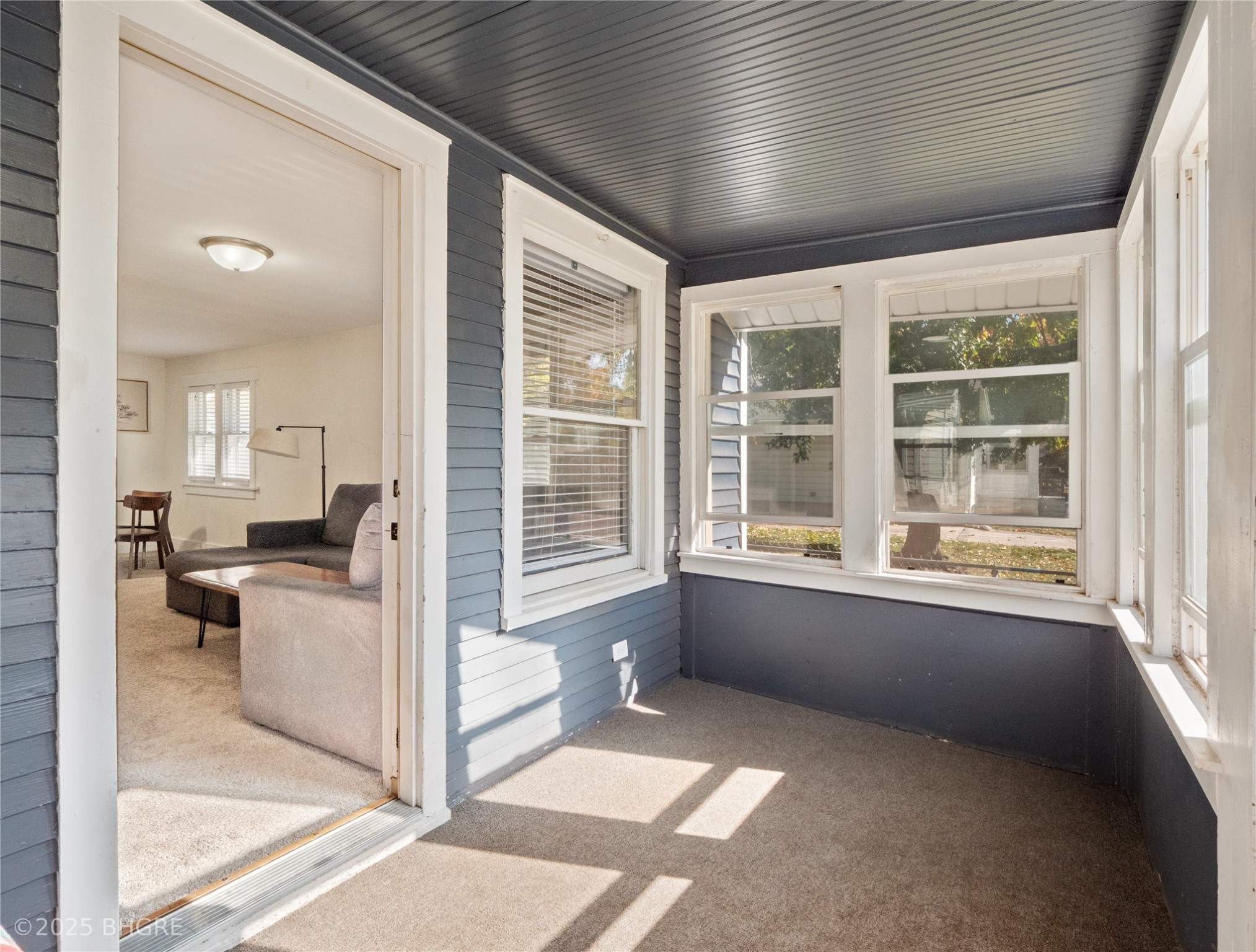 2402 Des Moines Street