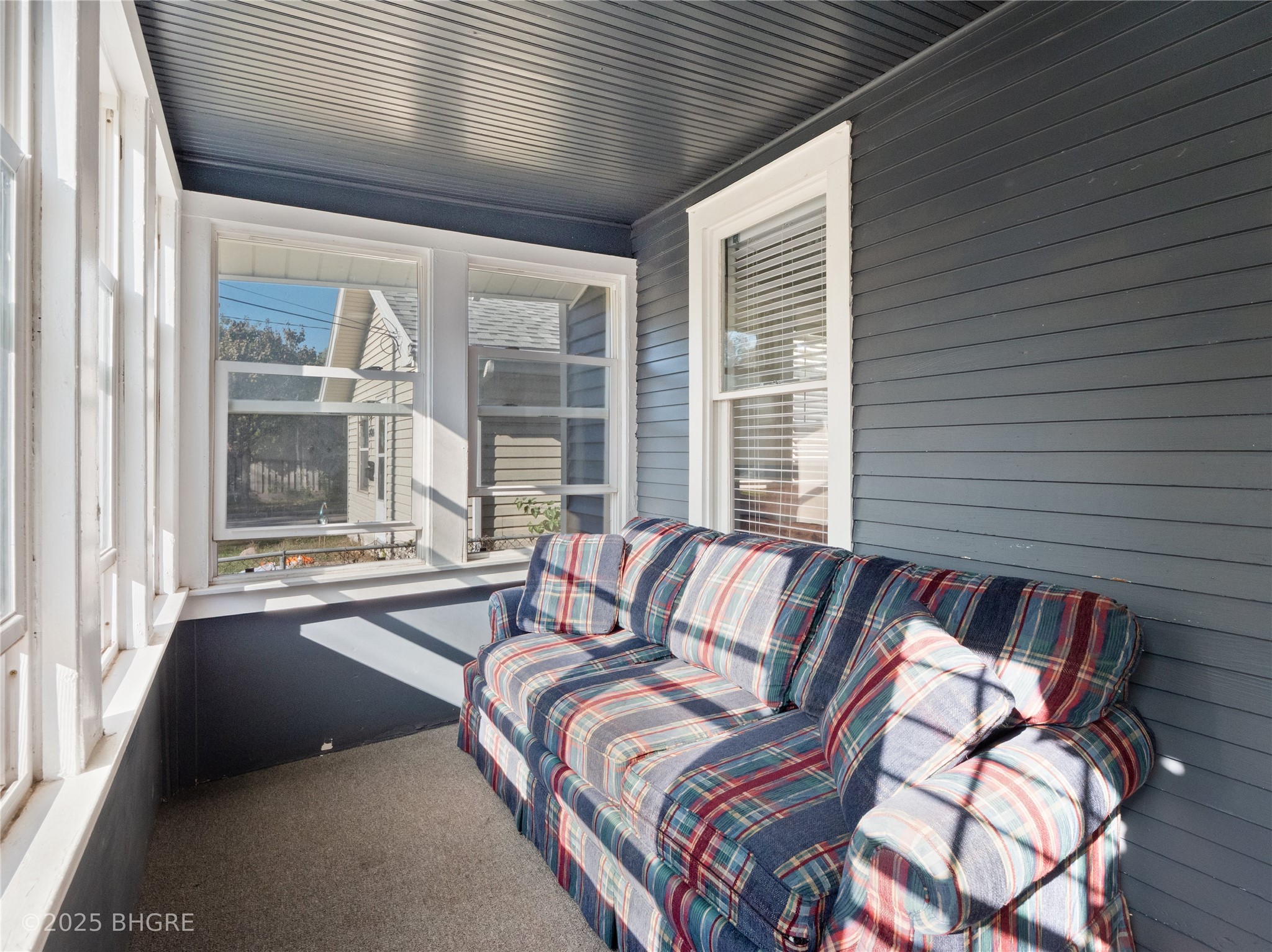 2402 Des Moines Street