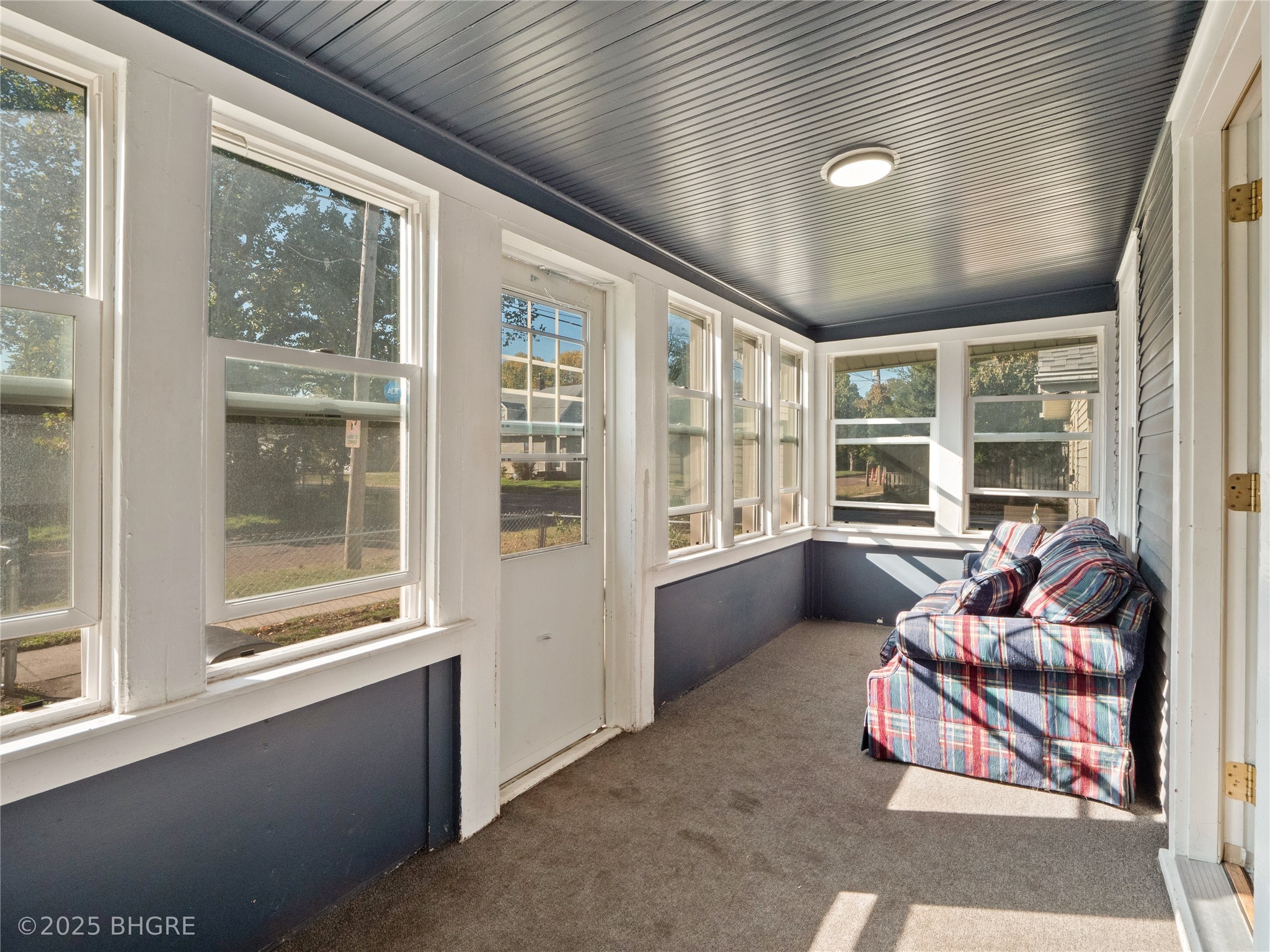 2402 Des Moines Street