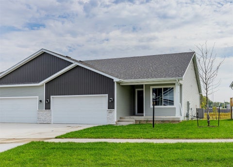 Condo For Sale - 6557 NE 11th Court<br/> Des Moines, IA 50313