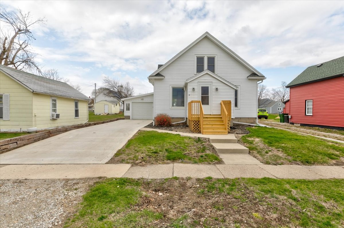 408 Cedar Avenue, Woodward, Iowa image 1