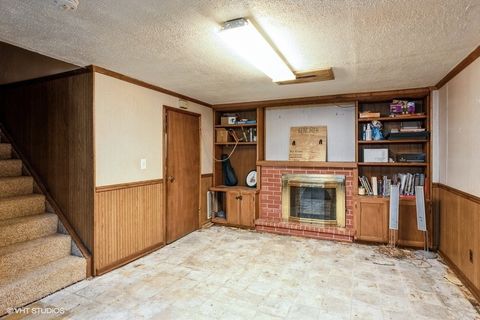 Single Family Residence in Des Moines IA 3400 Fairlane Drive 10.jpg