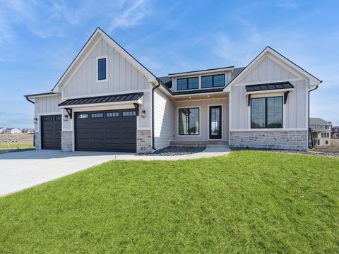 805 Canterbury Circle Waukee IA 50263