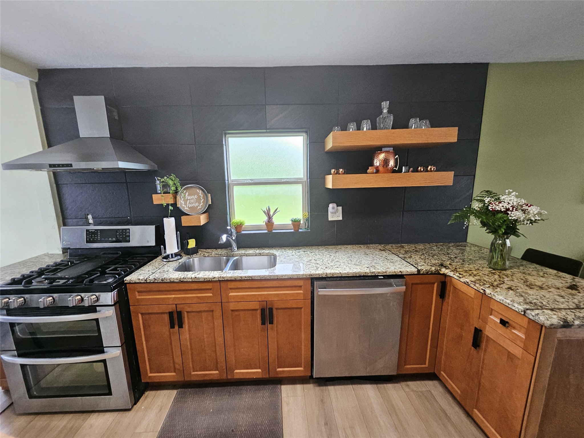 2778 NE Broadway Avenue - Photo 2