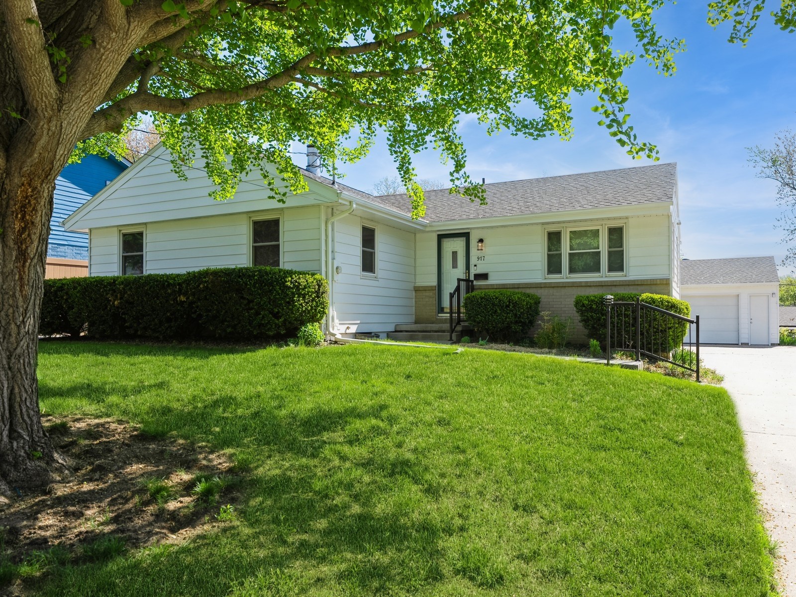 917 29th Street, West Des Moines, Iowa image 2