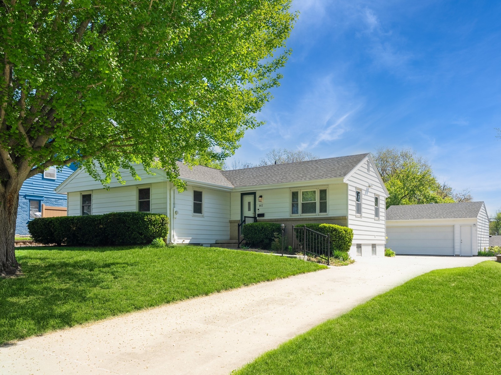 917 29th Street, West Des Moines, Iowa image 1