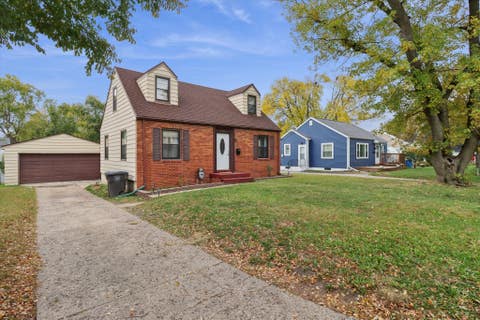 Homes For Sale - 1617 61st Street<br/> Des Moines, IA 50322