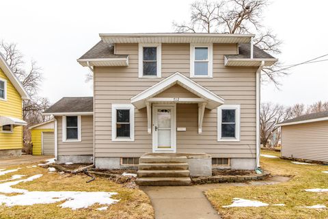 Homes For Sale - 712 Union Street<br/> Boone County, Boone, IA 50036