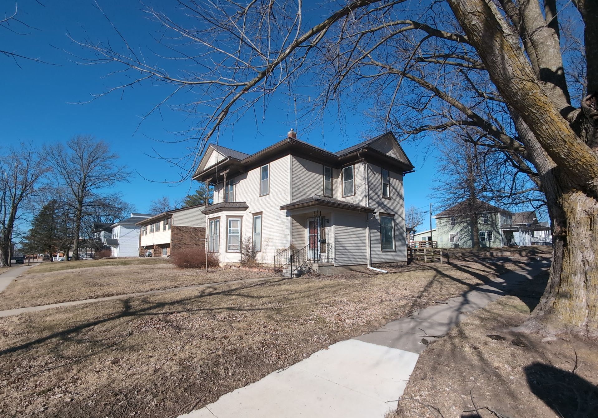 320 E Washington Street, Sigourney, Iowa image 1