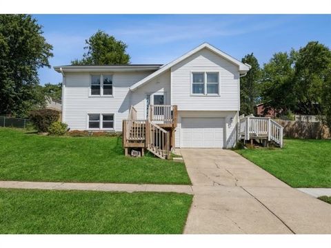 Homes For Sale - 813 Cade Court<br/> De Soto, IA 50069