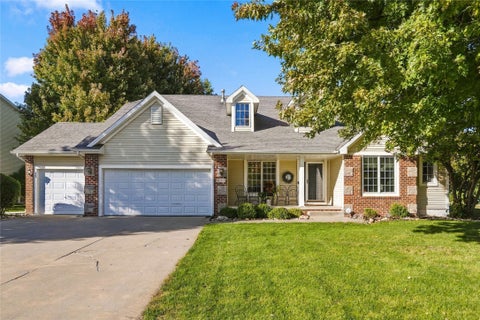 Homes For Sale - 14203 Oak Brook Drive<br/> Urbandale, IA 50323