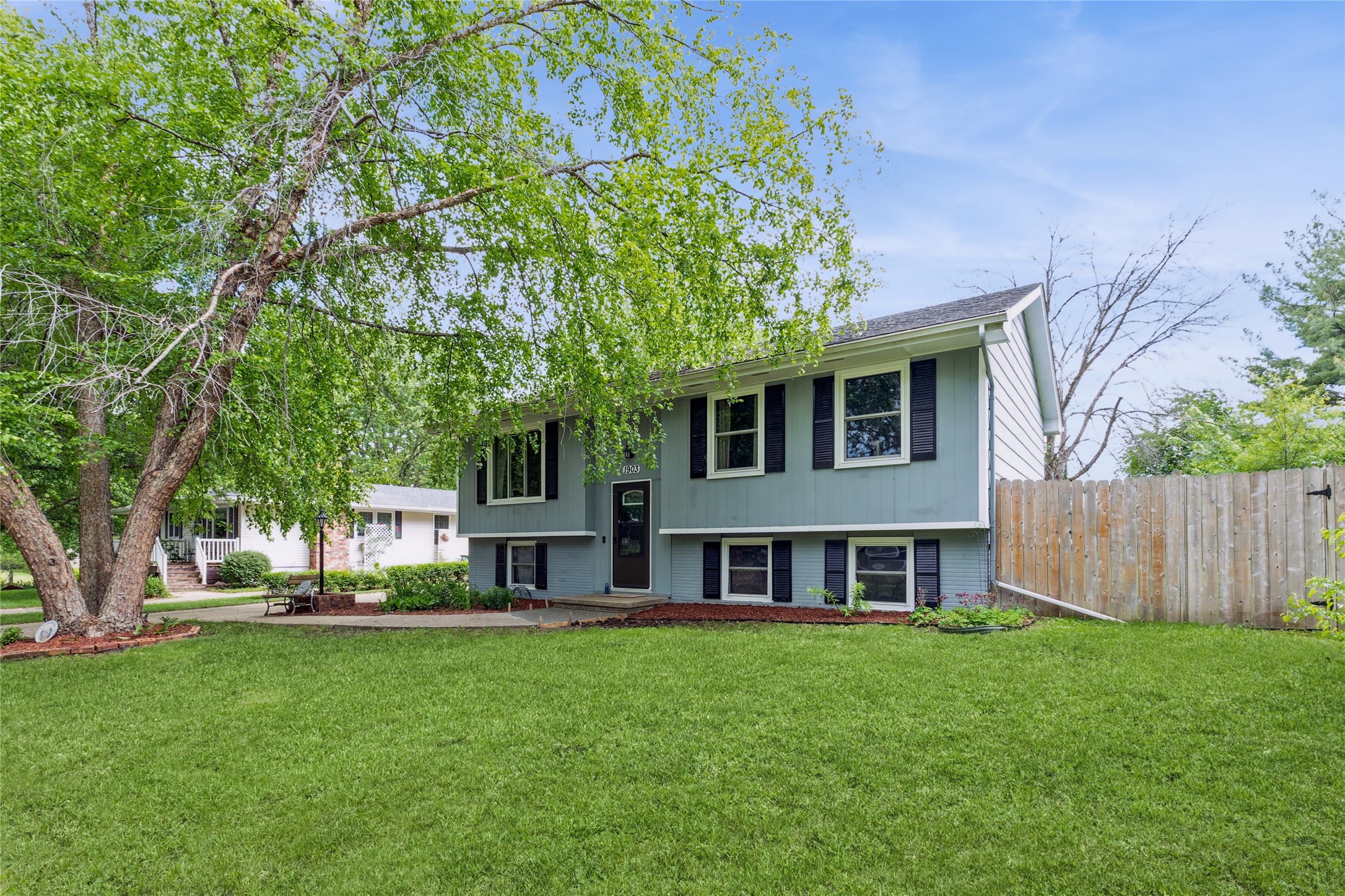 1903 W 5th Avenue, Indianola, Iowa image 2
