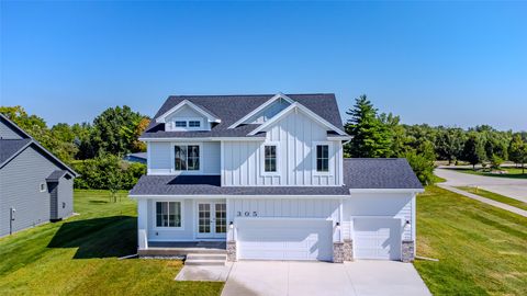 Homes For Sale - 305 NW Woodmoor Drive<br/> Waukee, IA 50263