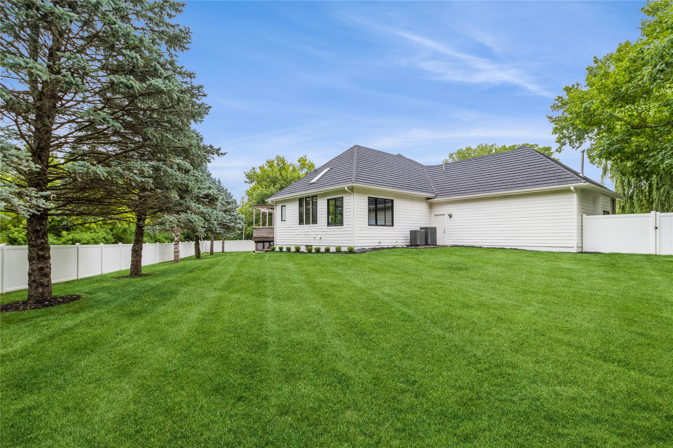 13185 Pineview Drive, Clive, Iowa image 34