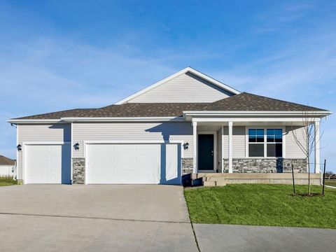 Homes For Sale - 308 Kingfisher Court<br/> Bondurant, IA 50035