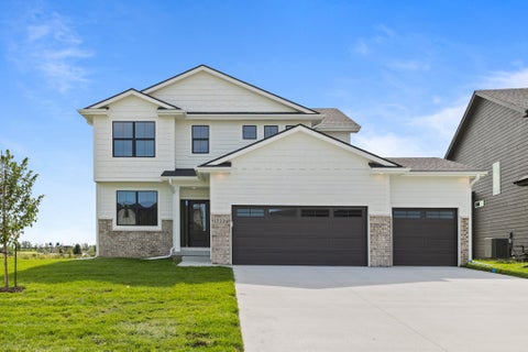 Homes For Sale - 17234 Northview Drive<br/> Urbandale, IA 50323