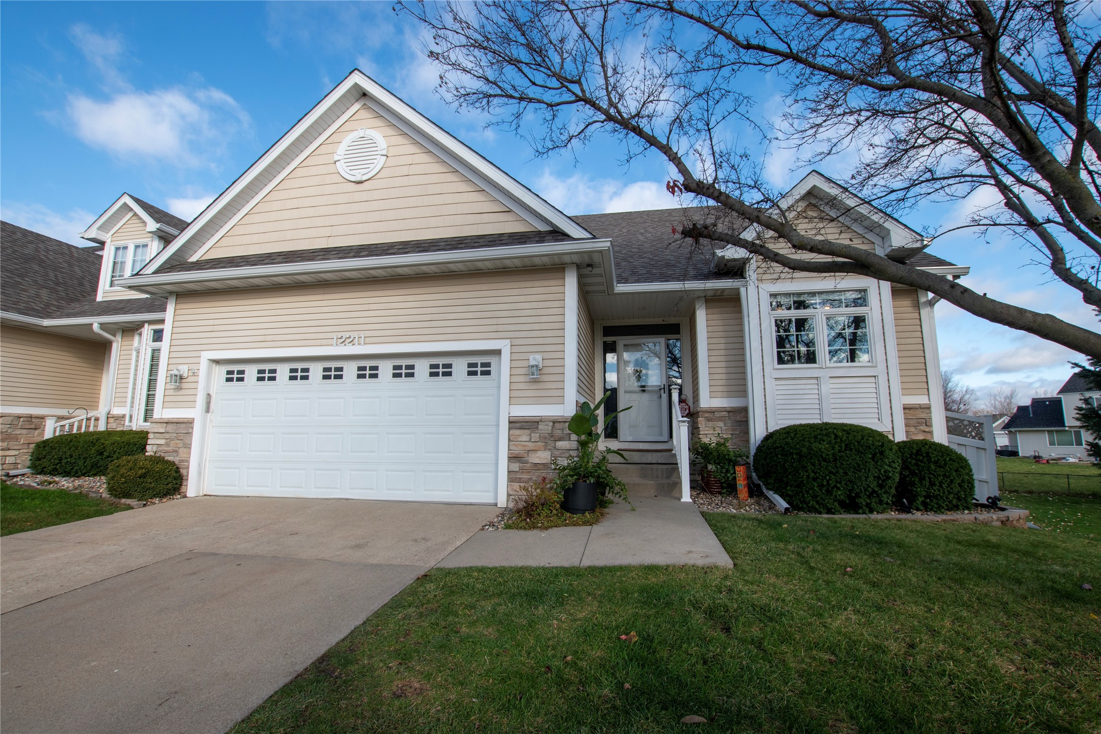 12211 Sunflower Drive, Urbandale, Iowa image 1