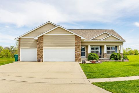 Homes For Sale - 1004 E Madison Avenue<br/> Warren County, Indianola, IA 50125
