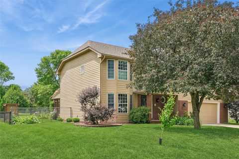 Homes For Sale - 1014 NE Trilein Drive<br/> Ankeny, IA 50021